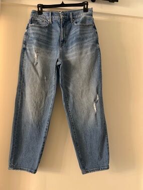 Evereve Light Blue Denim Jeans with Brown Topstitching